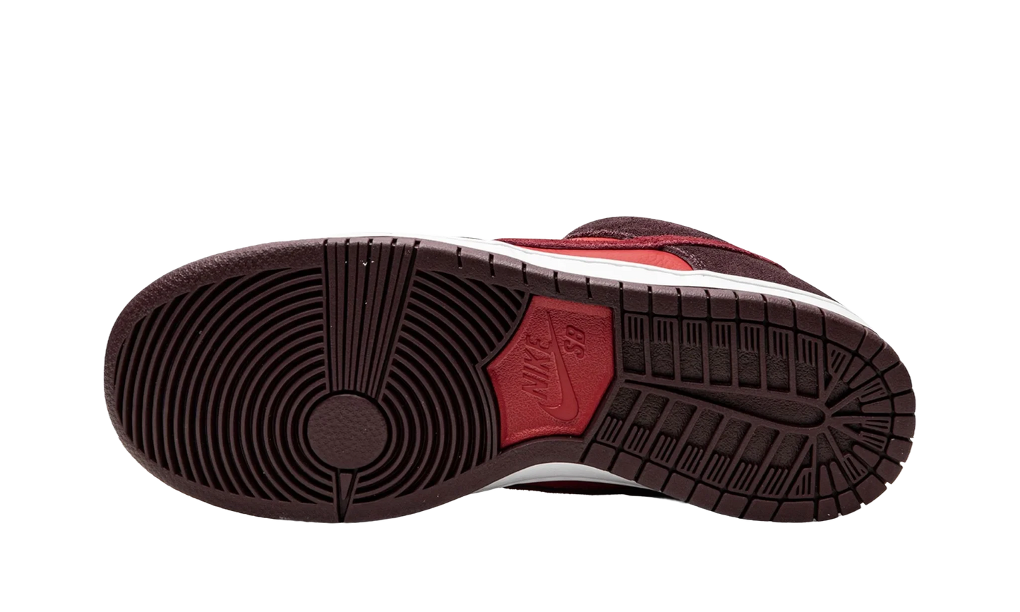 Nike SB Dunk Low Cherry